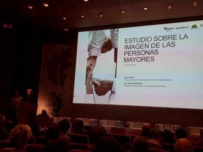 “Los medios deberían mostrar una imagen de las personas mayores más diversa”